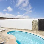 Dom wakacyjny Private Pool By Sunkeyrents *