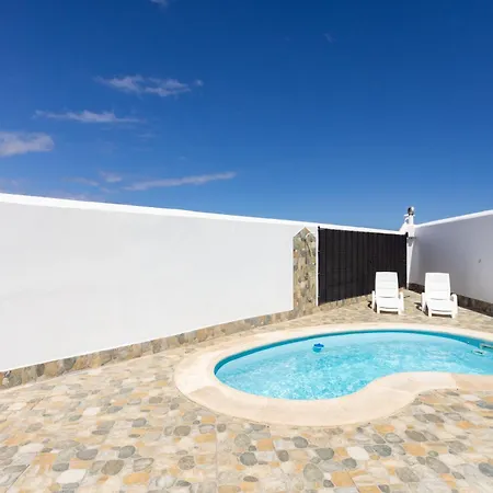 בית נופש Private Pool By Sunkeyrents Abades (Tenerife)